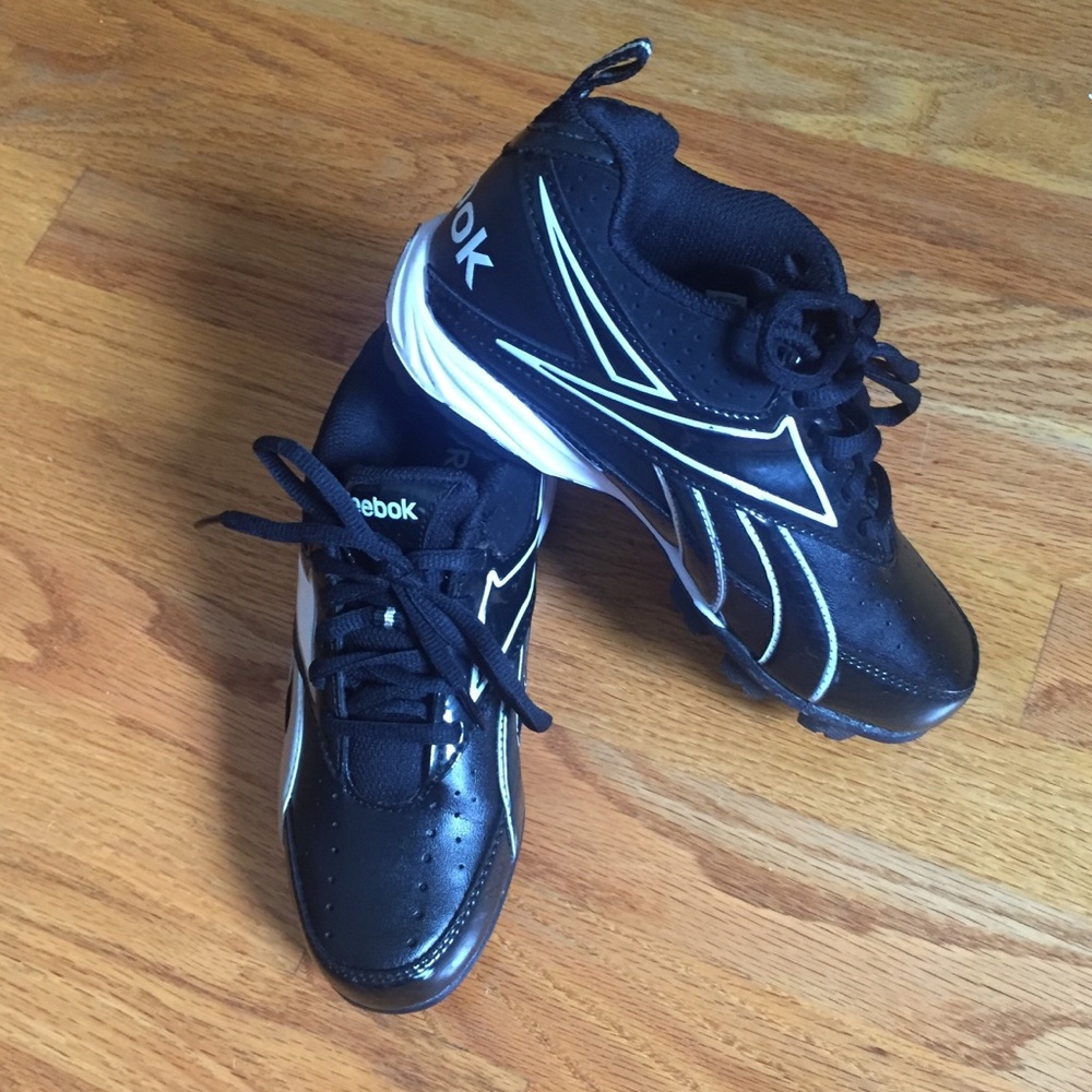 Boys soccer shoes/cleats